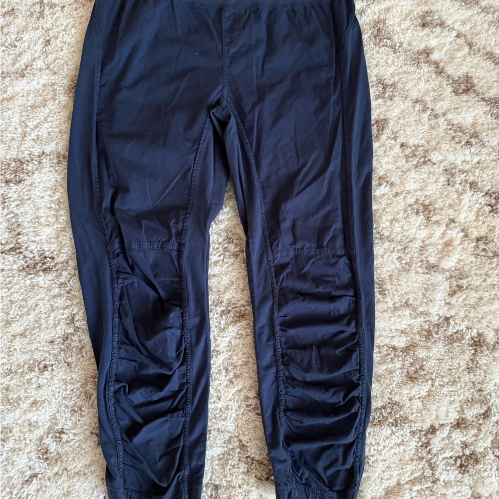 Wearables - GEYSER PULL-ON POPLIN/JERSEY RUCHED CROP ~ Navy Blue capris